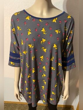 CLOSET CLEAR OUT ON ALL LULAROE MAKE A OFFER BUNDLE NWT MEDIUM OVERSIZED SEE PIC